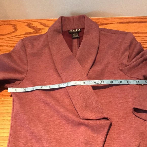 Soho Apparel Ltd small short waisted jacket w 3/4 length sleeves, ruffled cuffs - Picture 7 of 7